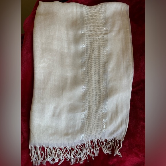 Cream/silver patterned pashmina style shawl - Picture 7 of 7